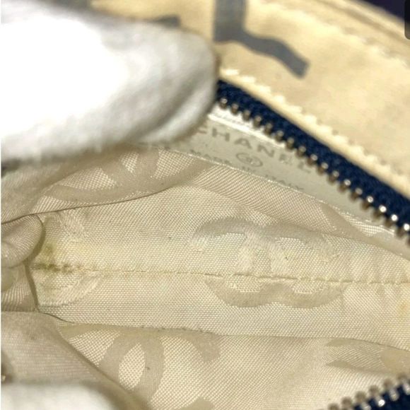 Chanel Pouch Chanel CANVAS CHANEL LOGO WHITE SILVER AUTHENTIC. - Picture 8 of 11
